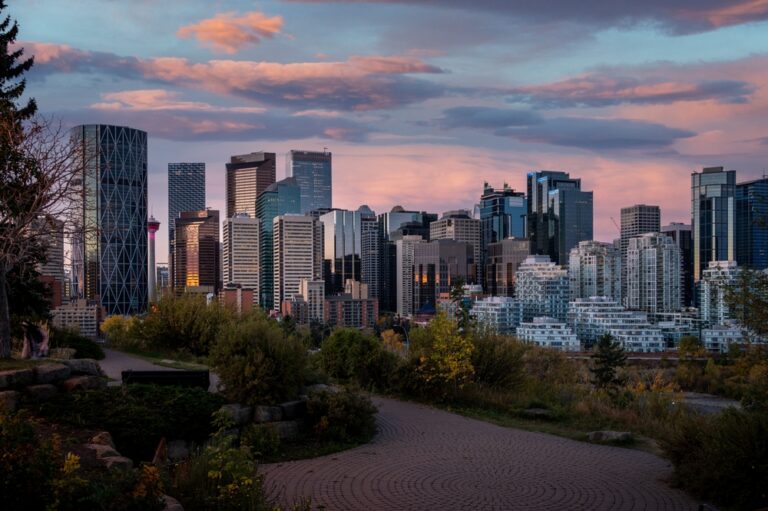 Best MSP Calgary - Resolute Technology Solutions team providing managed IT services to Calgary businesses